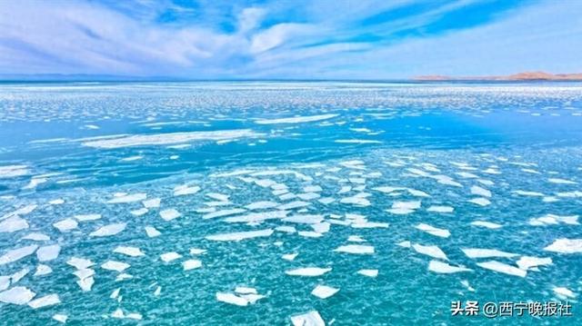 青海湖迎来一年一度封湖期