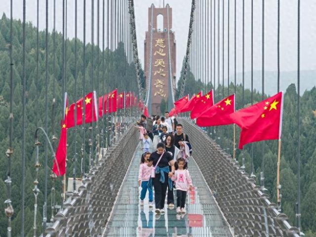 国庆假期，石崮寨景区迎来客流小高峰
