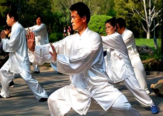太极拳的“劲”从哪来？99%的人练错了!练出来的整体能量才入门