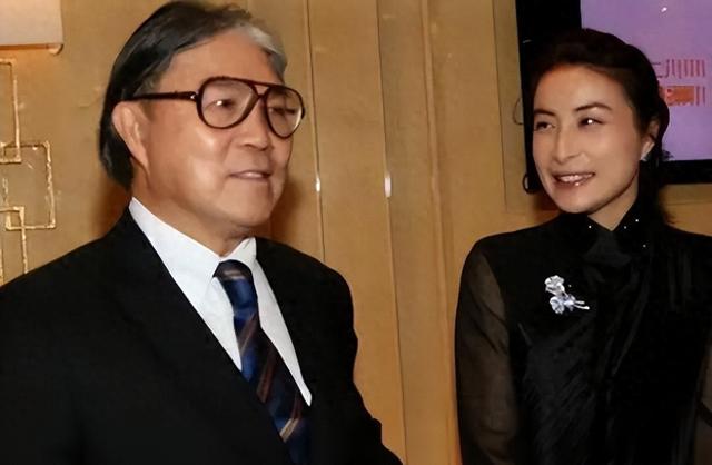 霍震霆压根没想到，自己要强的儿子霍启刚，如今被媳妇“拿捏”了