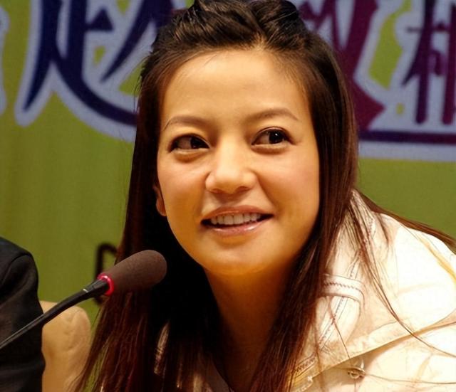 贼心不死！劣迹艺人赵薇走投无路，15岁女儿成她的最后一根稻草