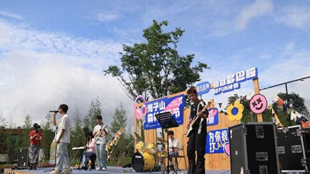 雅安：雨城宝兴多地避暑游爆火 清凉经济释放活力