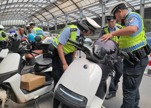 2026年1月1日起，这3类电动车将禁止上路，违规停放充电也会罚款