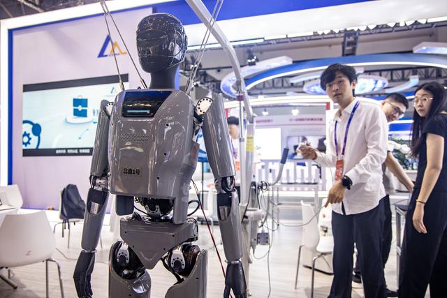 新华全媒+丨探馆2025世界智能产业博览会