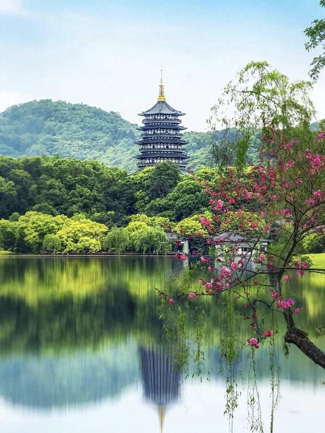 “为什么浙江的景点如此繁多？‘金山银山’背后隐藏的旅游秘密”