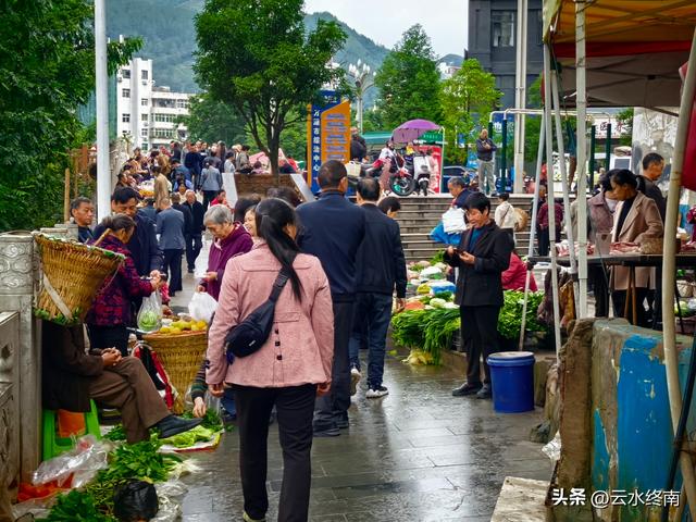 没有去过川陕交界这个城市的早市，就不能触摸这个城市的灵魂