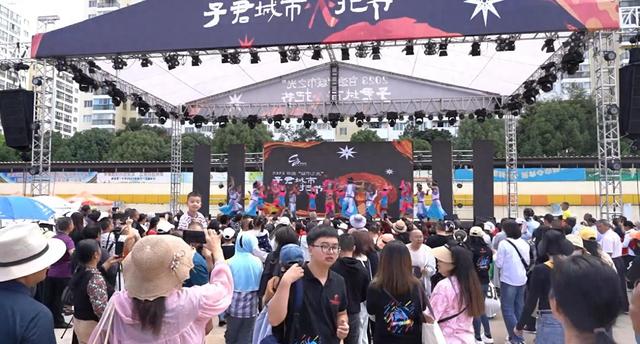 火把节开启昆明盛夏狂欢丨赴官渡之约，在火光中拥抱民族热情，在歌舞里感受昆明的“悠悠坦坦”