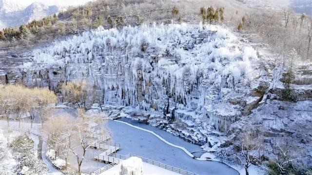 淄博潭溪山匠心雕琢“冰瀑节”