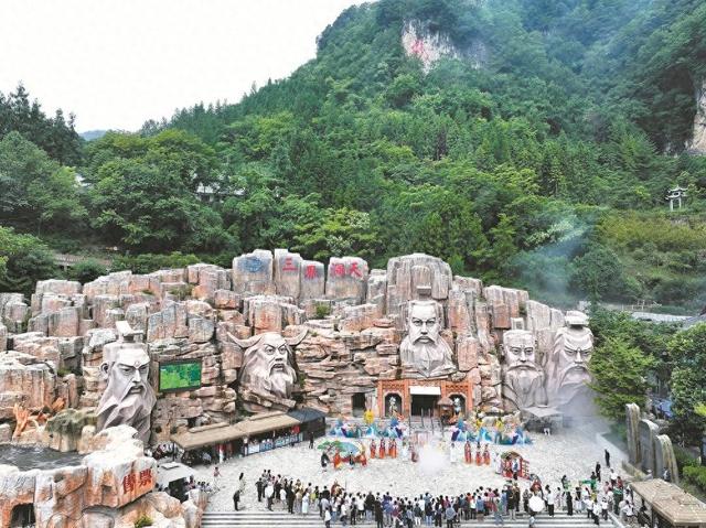 矿区变景区 清凉引游人