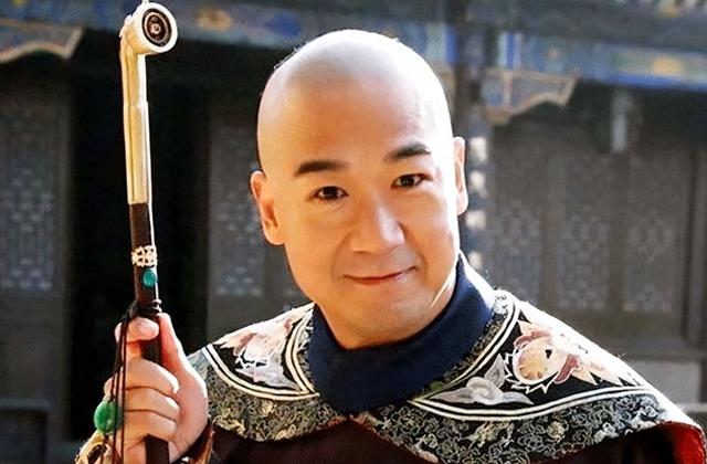 乾隆出一上联：坐北朝南吃西瓜，皮往东放！为何纪晓岚却不敢对？