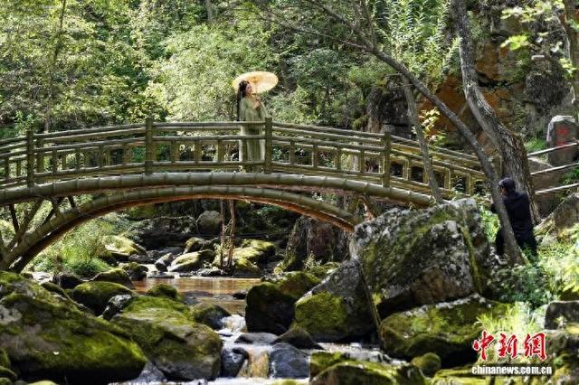 国风旅拍邂逅“中国第一龙乡”山水 文旅融合焕发新活力