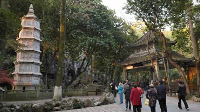 灵隐飞来峰景区免票后，首个周末已约满