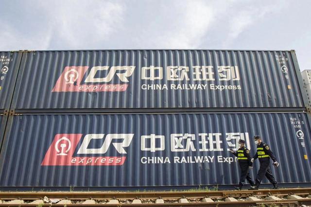 波兰阻挠中欧班列，英国强行介入，不到1天，中俄直接亮出杀手锏