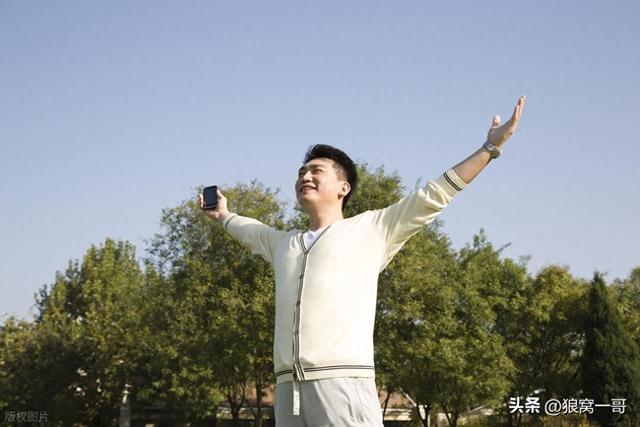 如果您十年前买的衣服还在穿，那您的品味和性格都非同一般