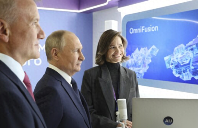 普京想在AI分一杯羹却惨吊车尾，首款人形机器人登台即跌倒