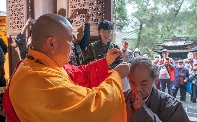 释永信翻车，最惨的不是他，而是那个捐了46亿、剃度出家的蔡志忠