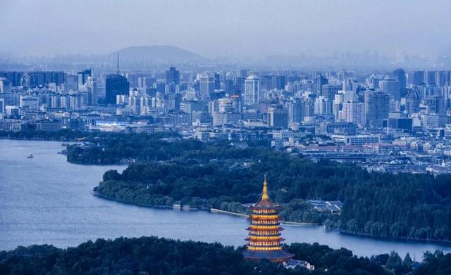 中国最适合老夫老妻旅行的8座城市，退休后，争取每年去一次