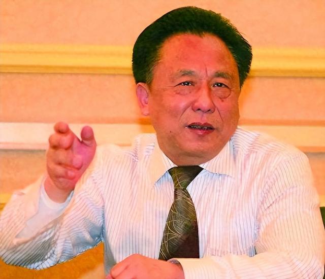 包养10位情妇，睡觉翻牌生下11个私生子，75岁还在潜逃拼命生娃！