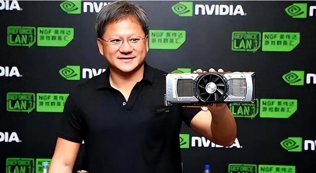 中美芯片摊牌！现实比封锁更狠：美国不是卖芯片，是想抽中国脊梁