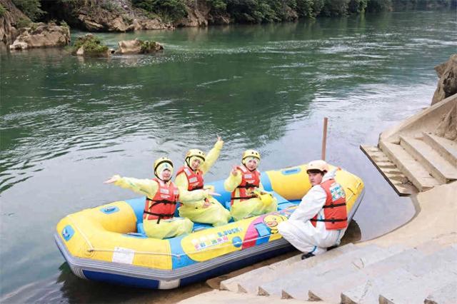 黄果树“不湿身漂流”  冬季旅游再添新亮点