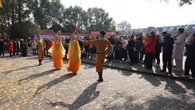 新疆和田歌舞走进四川阆中 两地文化交流绽放新彩
