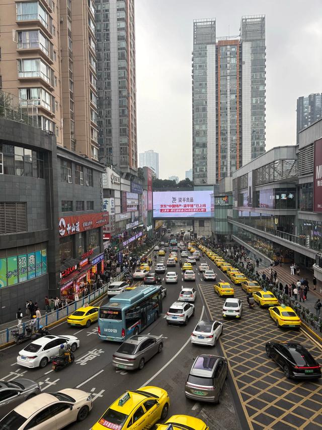 七律·山城行‌