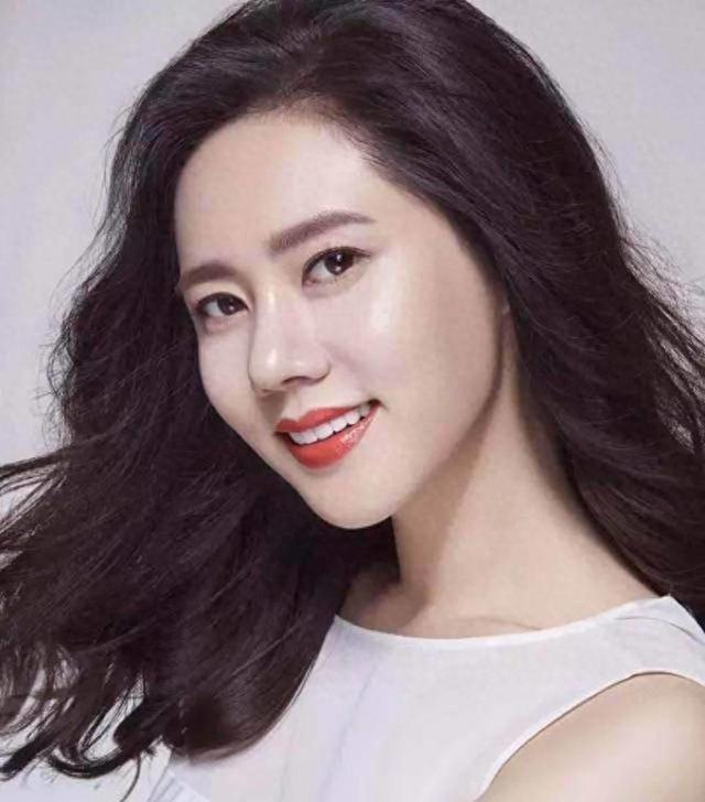 She used to be a Korean porn star, but she couldn't survive and came to