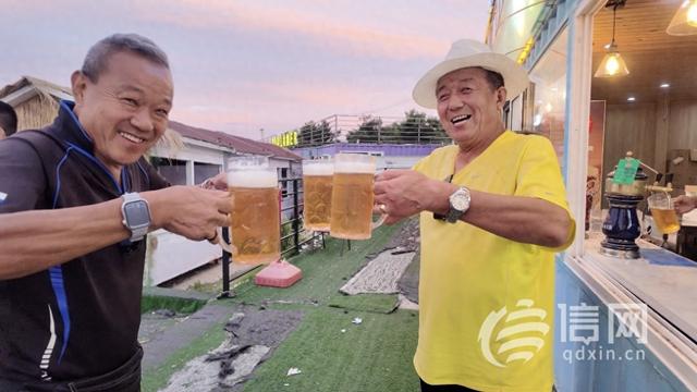青岛世博园光影奇幻夜啤酒嘉年华热度持续 多元体验勾勒夏夜狂欢图景