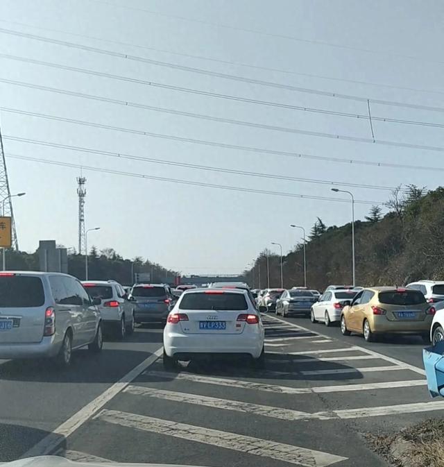 春节归途：从畅通到拥堵，郑州至新密密登堡桂苑路上的变迁