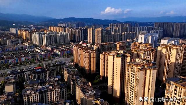 川东发展势头强劲的县，区域位置优势明显，拥有亚洲头号洞中瀑布