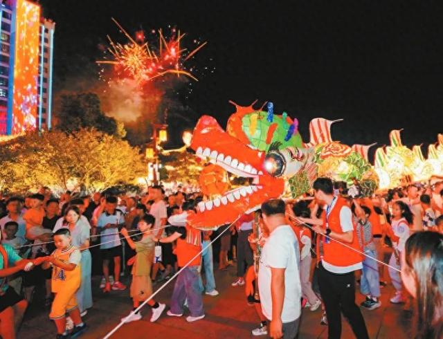 童话+非遗！龙岩连城点燃“夏夜经济”~