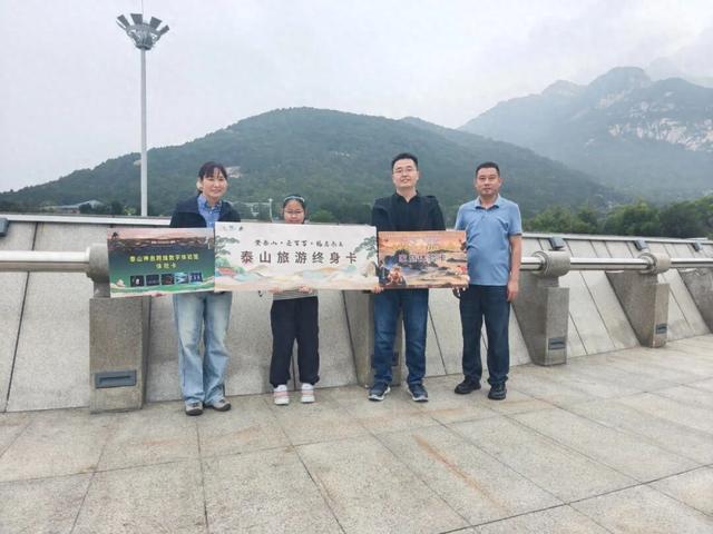 这名9岁女孩，终身免费爬泰山！