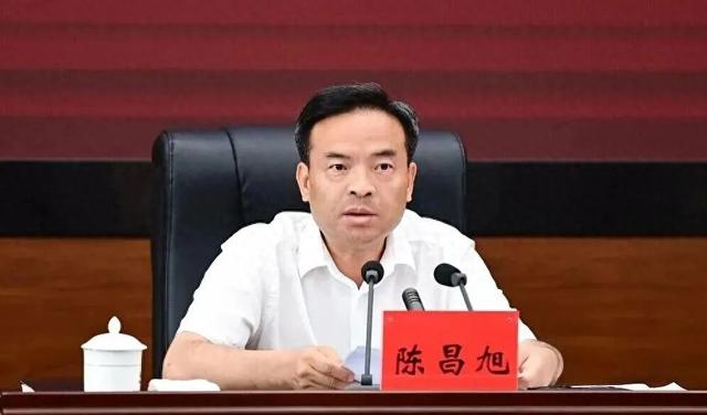 曾任团省委书记	、市长、市委书记、州委书记，陈昌旭职务调整