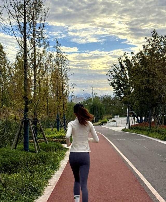 跑步十几年后很认同一句话：跑步其实是强身健体最末流的功效