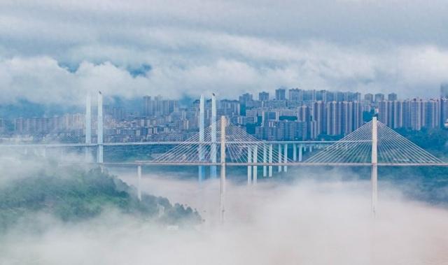 降温降雨为重庆送来平流雾美景