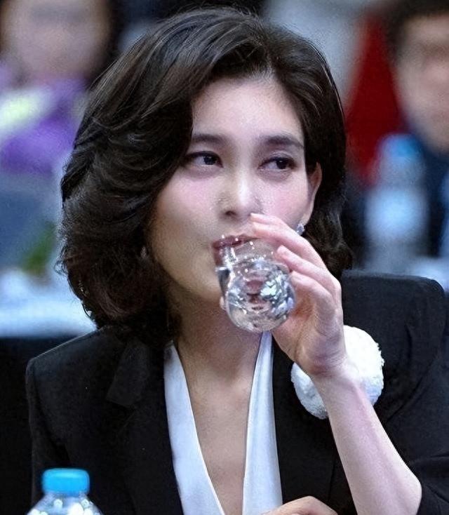三星家族有多自律？李在镕坐牢7个月瘦26斤，李富真52岁美如少女