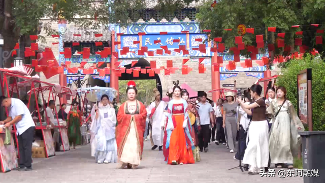 东阿：双节假期首日景区人气爆棚 文旅盛宴点亮假日时光