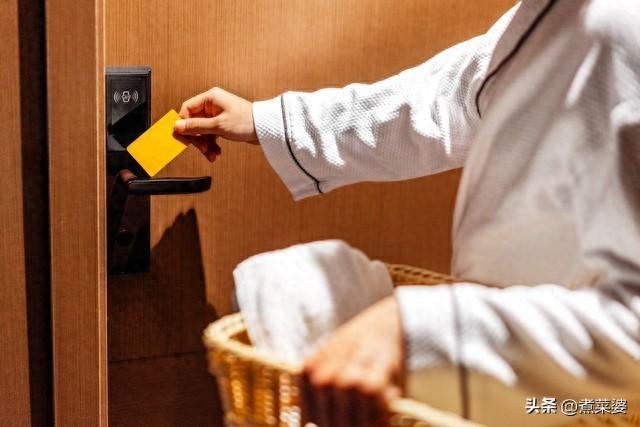 为啥现在住酒店，退房的时候，服务员不去查房了？原因有些意外
