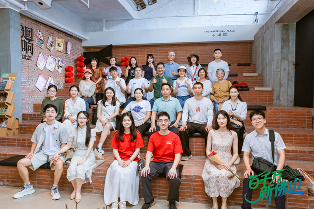 藏不住了！这届新人会玩，把采风变成了糖度超标的Citywalk