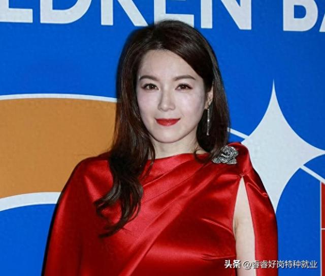 香港著名女明星正式离婚！身边已有人追求，前夫不想离婚又不要娃