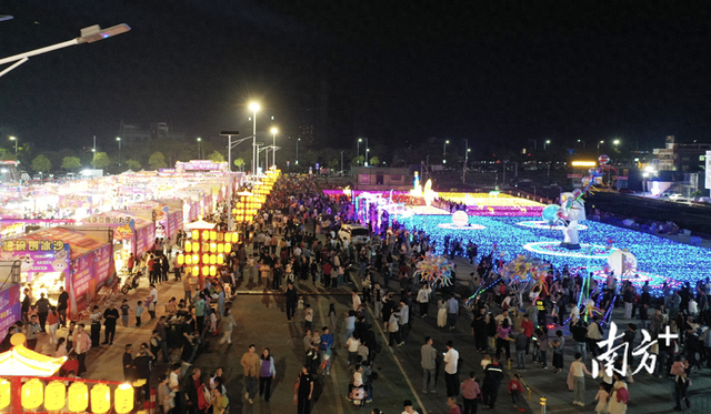 秋假“引爆”高明荷城，锦鲤文化街区热度空前