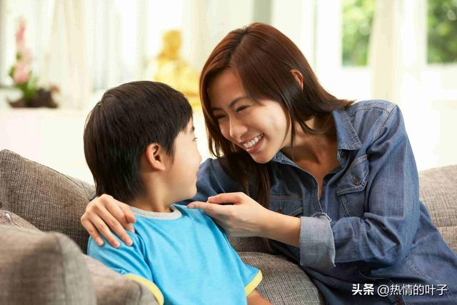 摸女人阴道游戏破解版（娃总摸私处夹腿蹭被子别慌这样干预才科学）