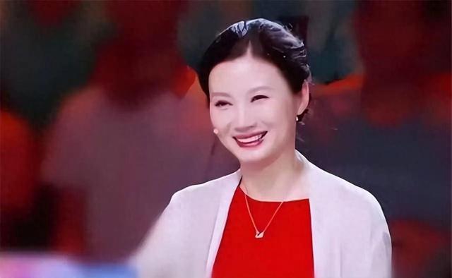 中南大学美女教授杨雨，一句好酒好色，把李清照从庙堂拉回人间