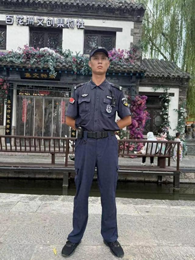为这份善举点赞！百花洲景区一游客落水，95后保安小哥立即下水施救