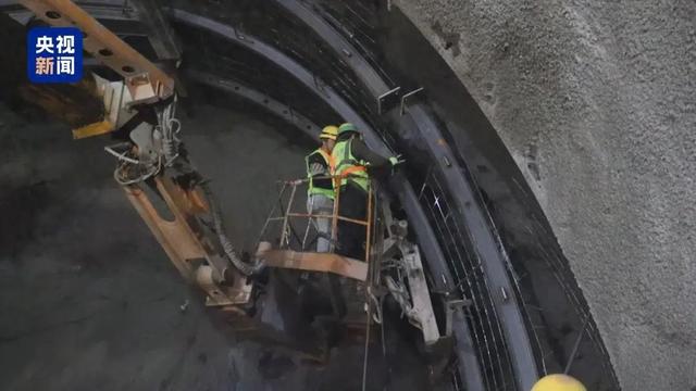 昭通境内特长隧道贯通，渝昆高铁即将全面进入无砟轨道施工