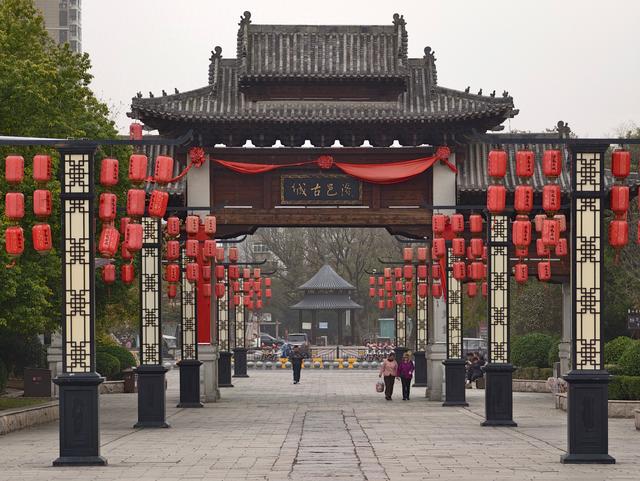 洛水遗珠：漫步洛邑古城，寻踪朱樱塔下的千年回响