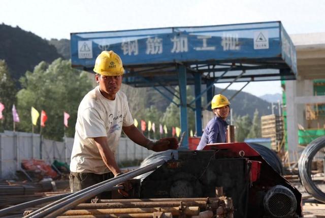 秋染层林披彩韵——五台山景区民生项目建设一线观察