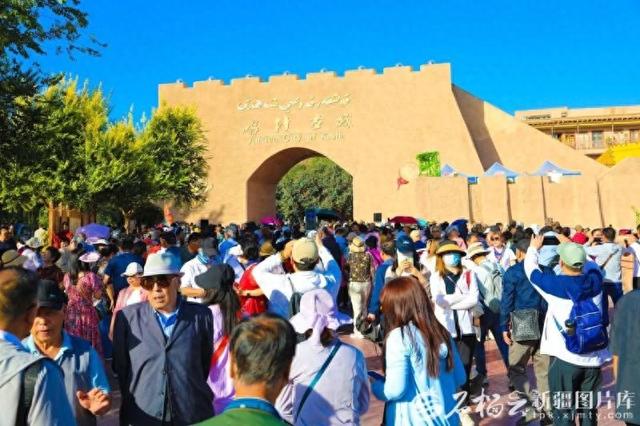 持续“火出圈”！喀什地区前8月接待游客4000万人次！