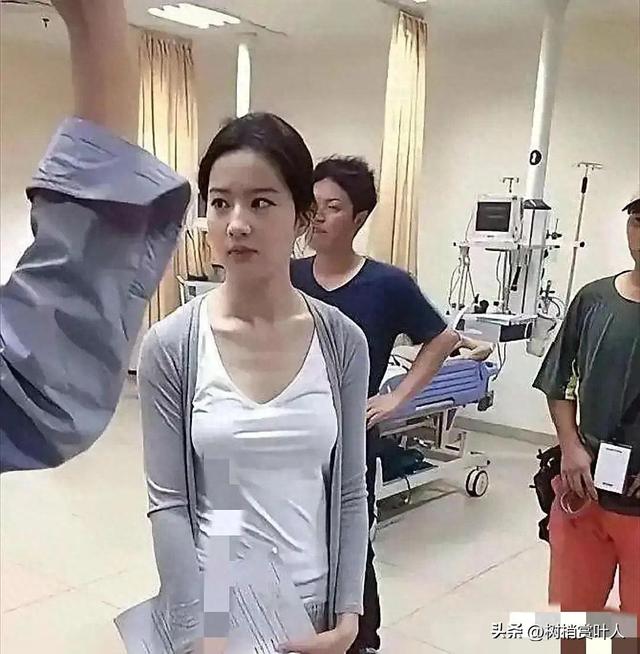 我的天！刘亦菲真人居然长这样？素颜我直接看傻了。