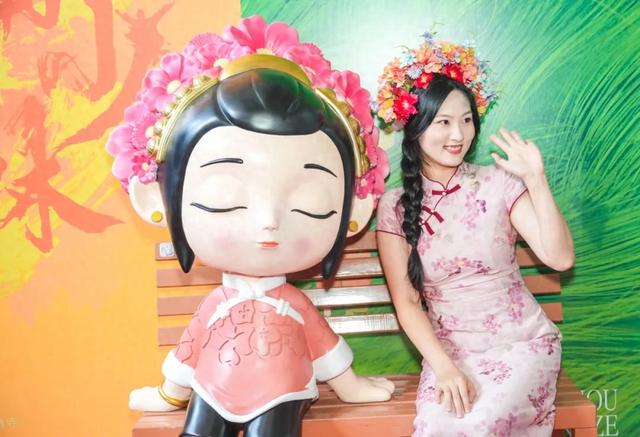 出站秒变蟳埔女！泉州动车站惊现「丰泽有戏非遗快闪」，更有惊喜见面礼